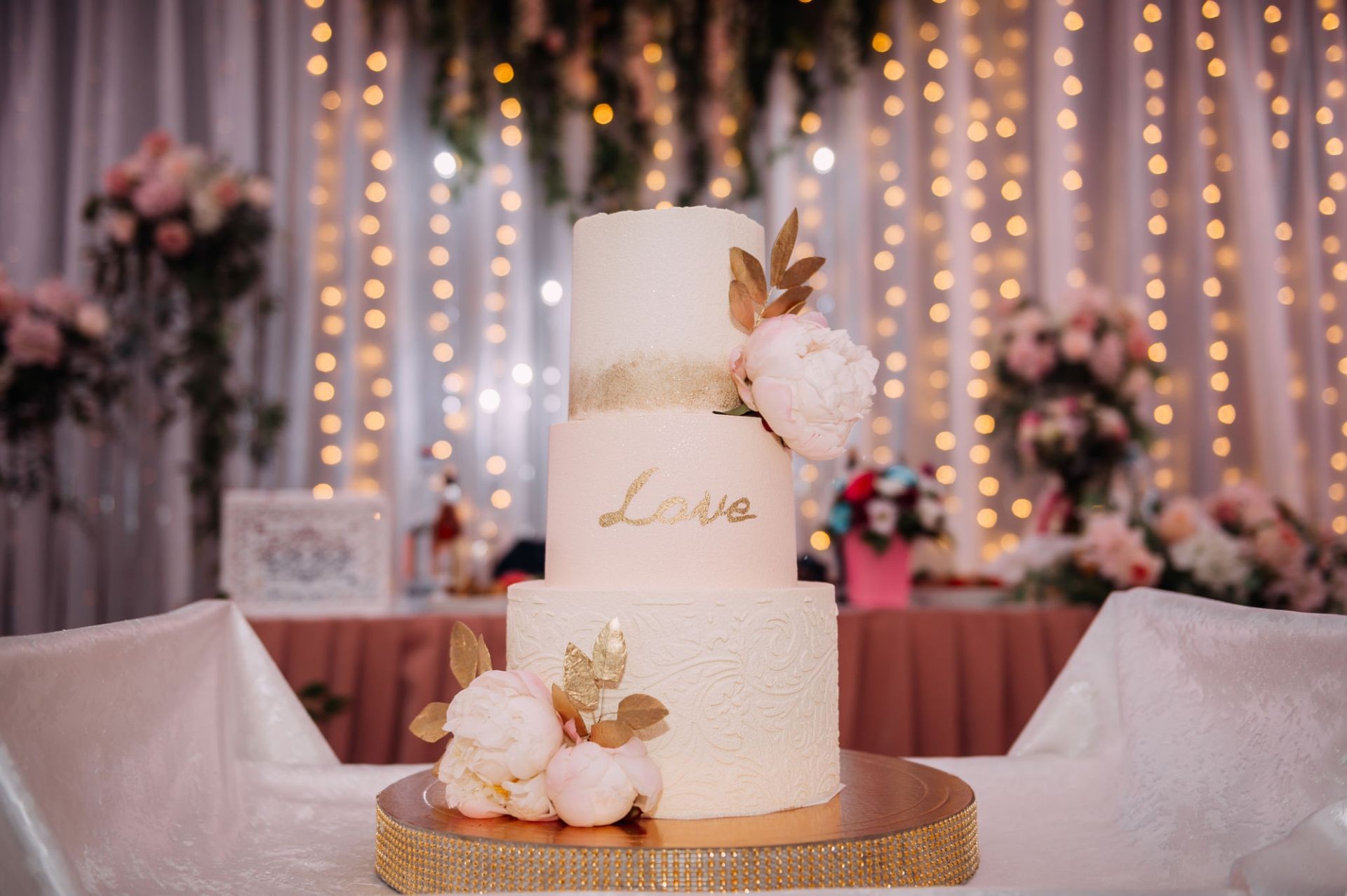 Golden Love Wedding Cake/Nc-P018